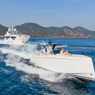 FLEUR & Pardo Chase Boat