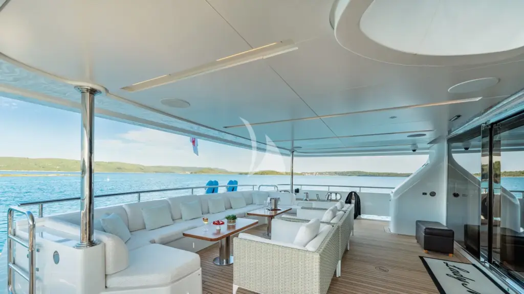 Lady MRD - Main Deck Aft