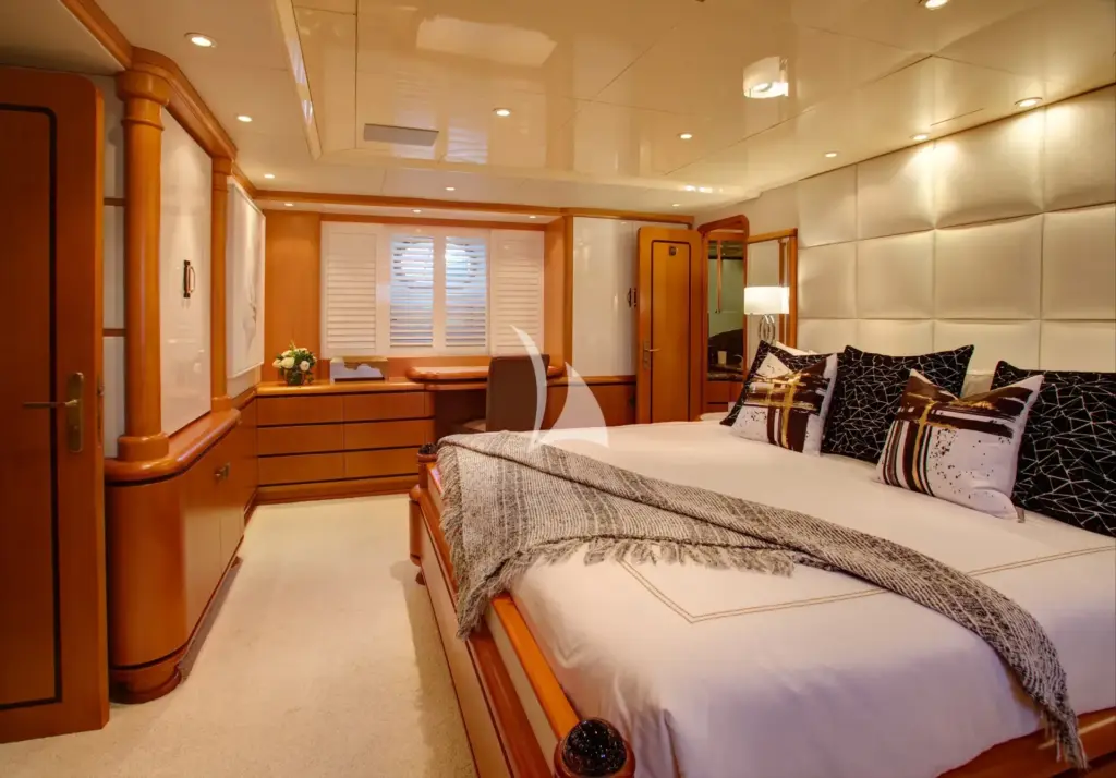 XOXO (118') - Primary Stateroom