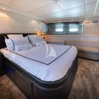 M/Y LAUREN V VIP cabin