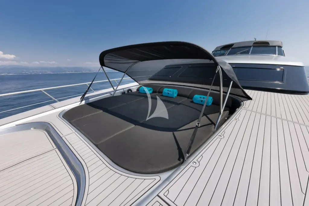 M/Y LAUREN V Bow Deck Seating