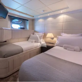 M/Y LAUREN V Twin cabins