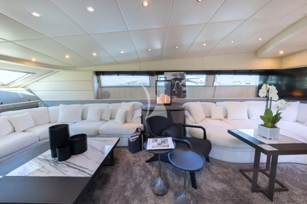 M/Y LAUREN V Living room 