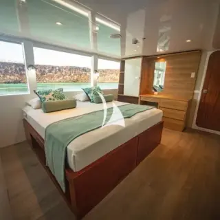Convertible double/twin cabin