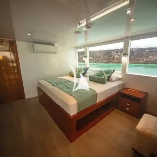 Convertible double/twin cabin