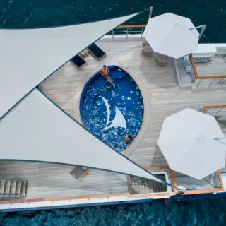 Main deck pool aerial