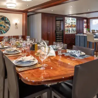 Main deck dining