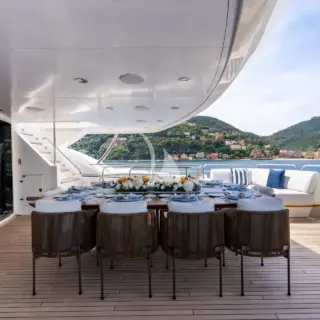 Top deck dining