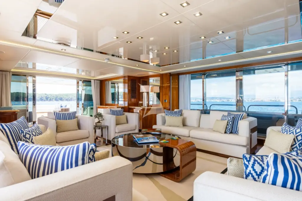 ANYA - Main deck saloon