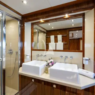 Guest ensuite bathroom 1 lower deck