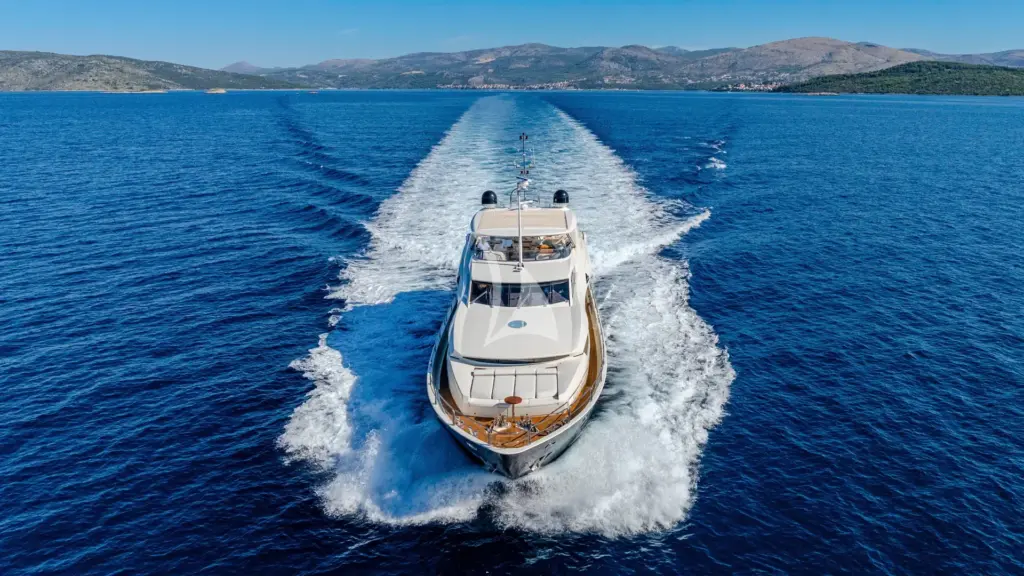 Arago Aerial Underway bow 