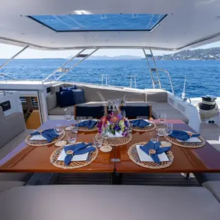 Conckpit table