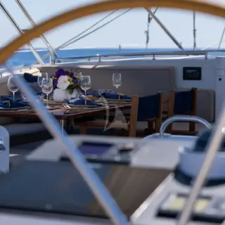 Cockpit steering wheen