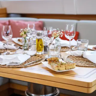 LADY 8 Dining table