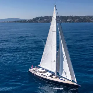 LADY 8 under sail