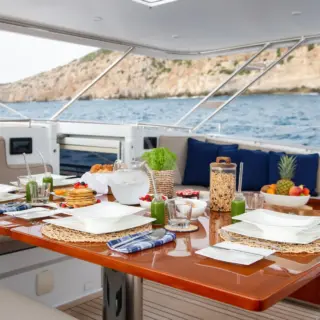 LADY 8 Dining table