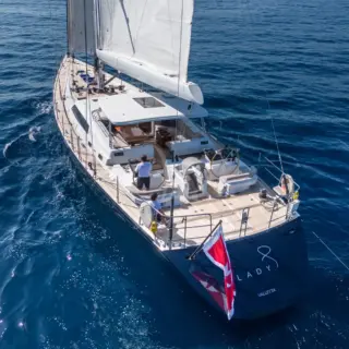 LADY 8 sailing