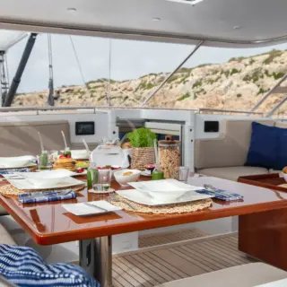 LADY 8 Dining table