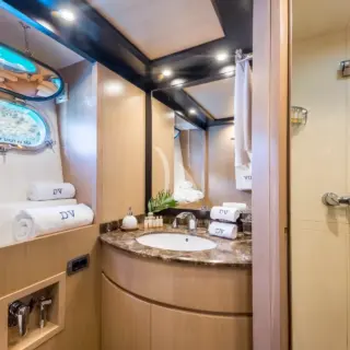 Dolce Vita IV - Twin II Bathroom