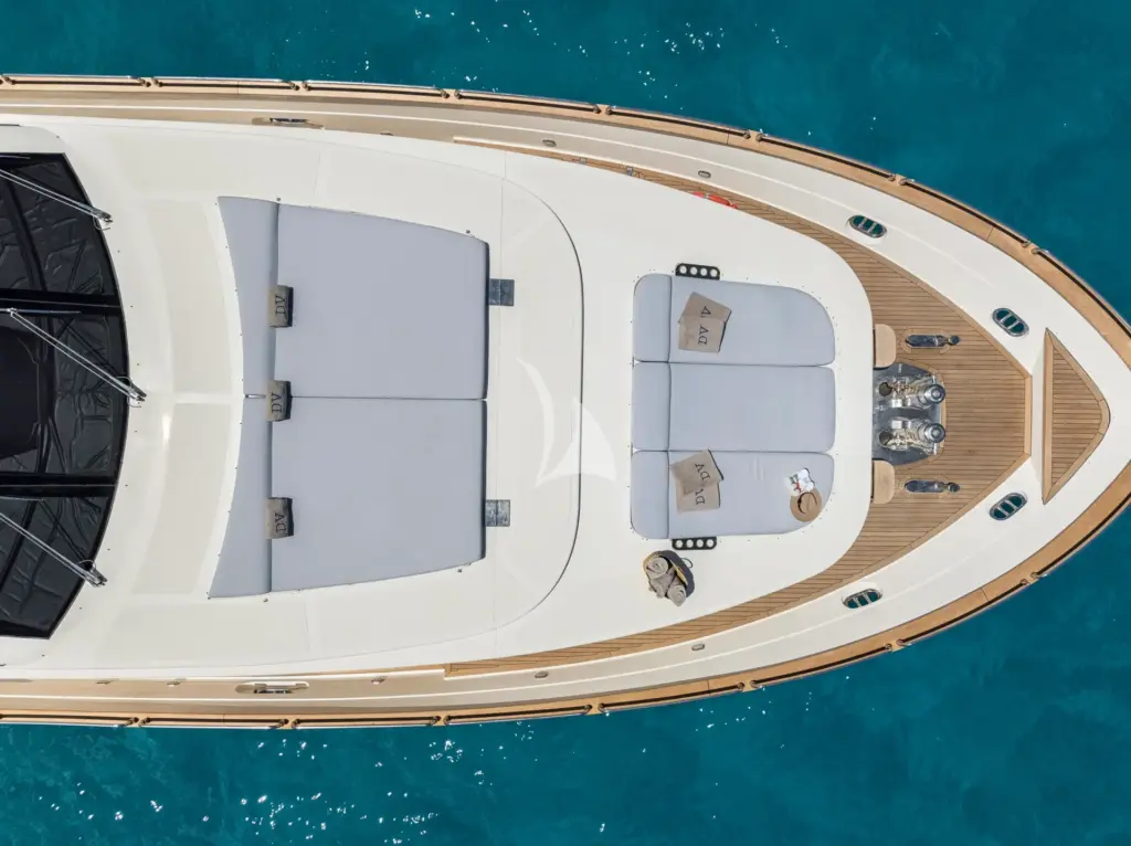 Dolce Vita IV - Foredeck