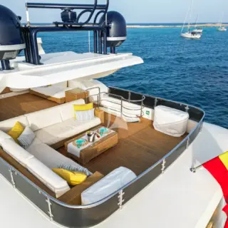 Flybridge aft