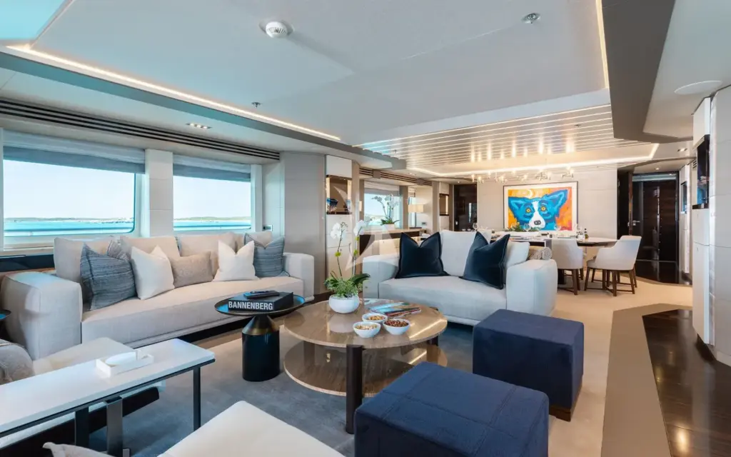 ODYSSEA - Main Salon