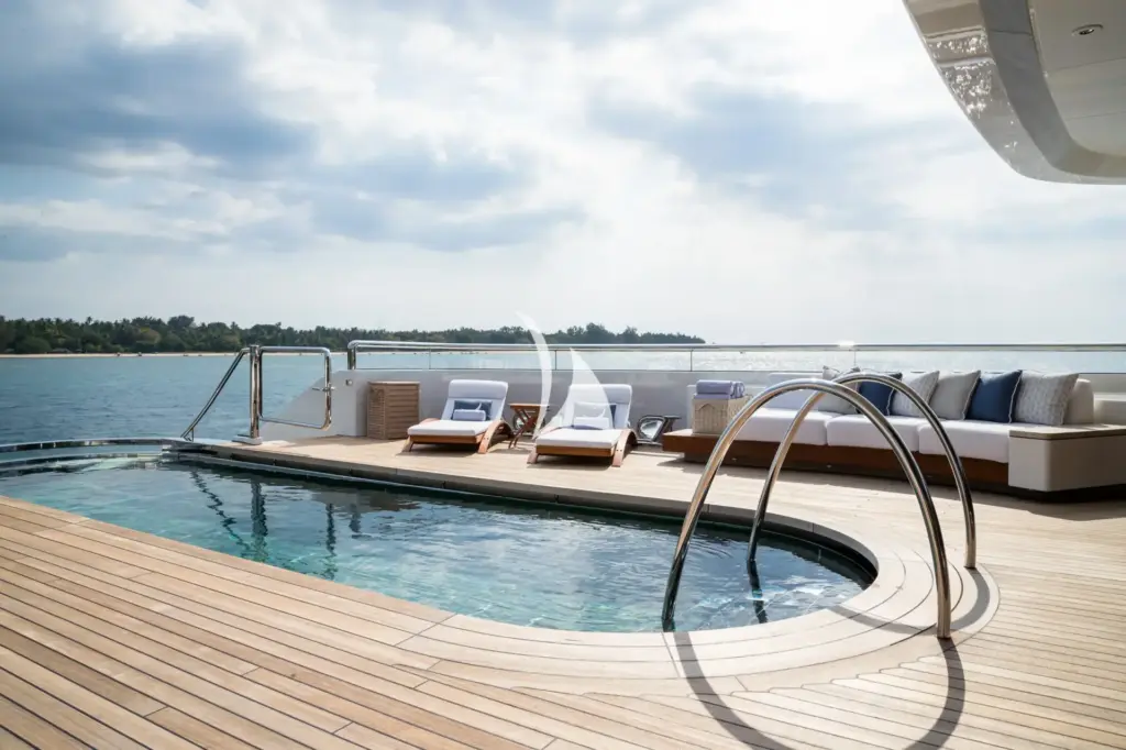 LUNASEA - Aft deck pool