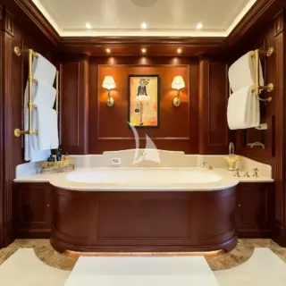 Owner's bathroom 'her' en suite