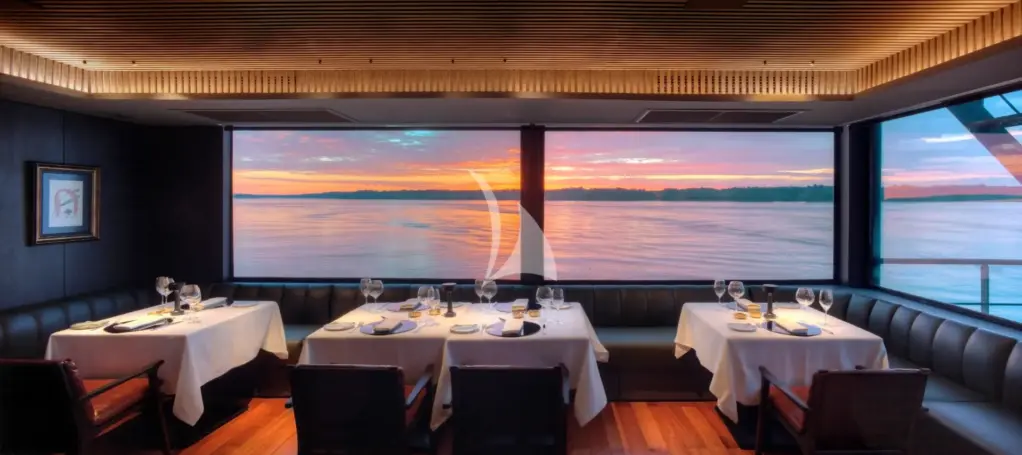 AQUA NERA - Indoor Dining