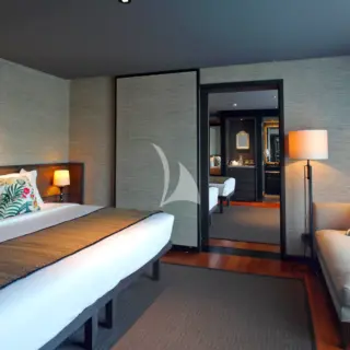 Interconnecting suite with lounge setup
