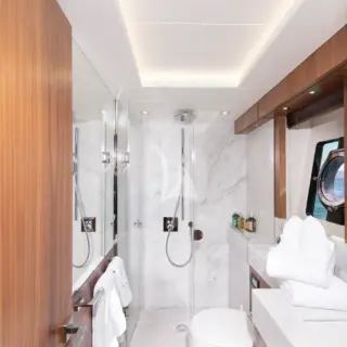 Guest Stateroom - En Suite Bathroom