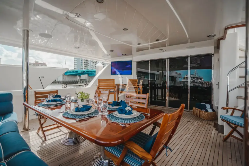 NOW OR NEVER - Aft Deck