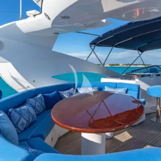 Top deck dining