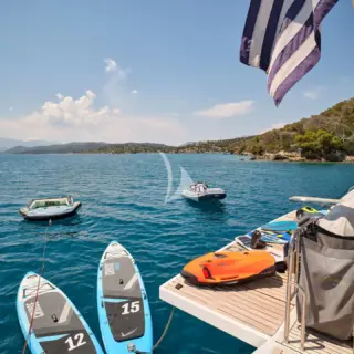 Hydraulic bathing platform