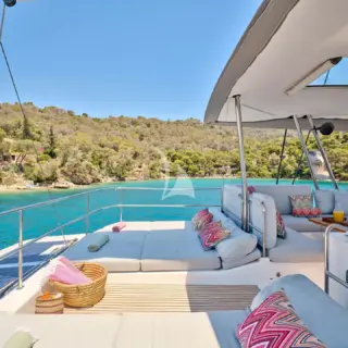 KIMATA - Fly bridge sun bathing area