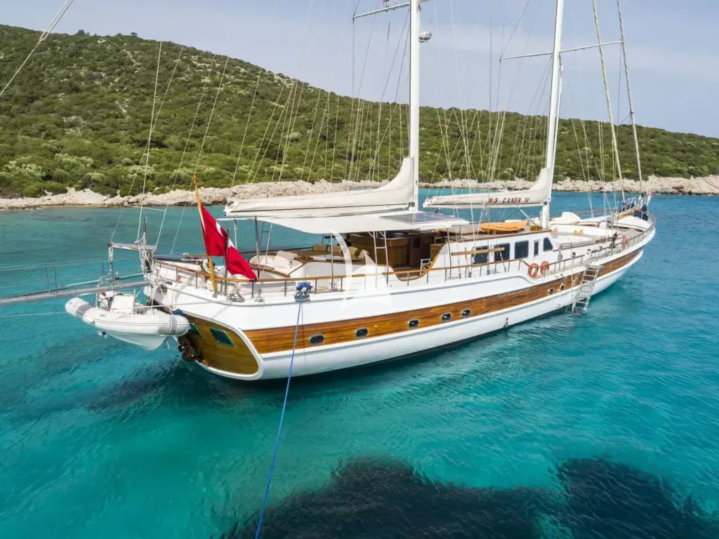 CANER IV - Stern view