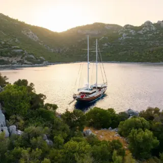 NURTEN A at anchor evening
