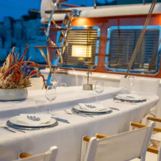 Deck dining detail