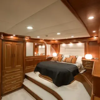Guest cabin