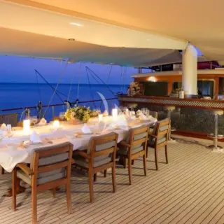 Aft deck dining