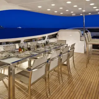 WHITE KNIGHT - Sundeck dining