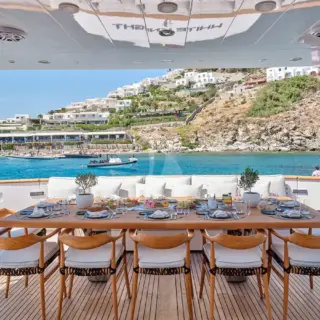 WHITE KNIGHT - Dining Area