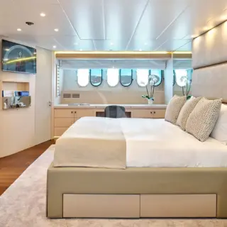 WHITE KNIGHT - Master suite