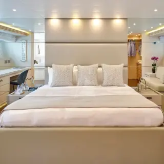 WHITE KNIGHT - Master suite