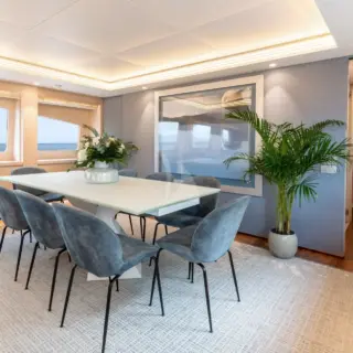 WHITE KNIGHT - Dining area