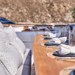 WHITE KNIGHT - Details