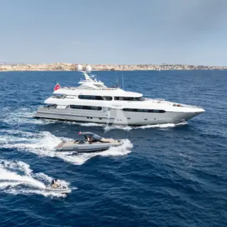 Chase boat and jetski running