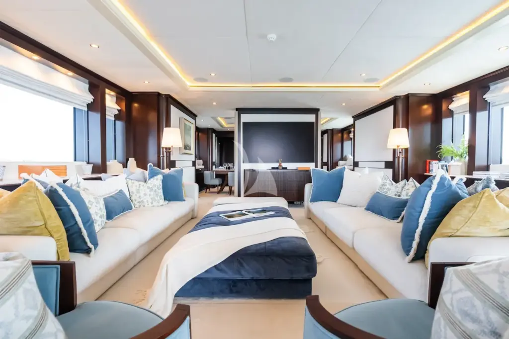 MAXIMILIAN MMIV - Main saloon lounge