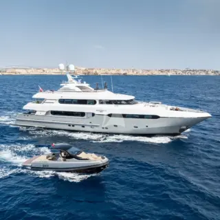 Chase boat running