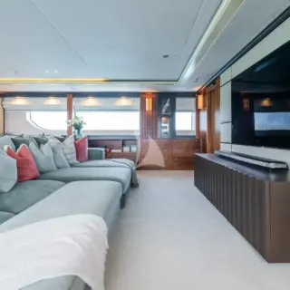 Skylounge with 65" Smart TV